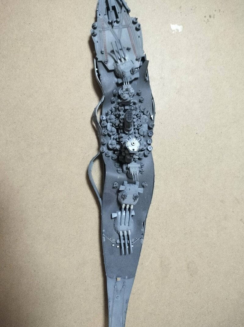 戦艦大和のプラモデルを車に2週間放置 「グニャグニャ状態」になった姿に注目集まる