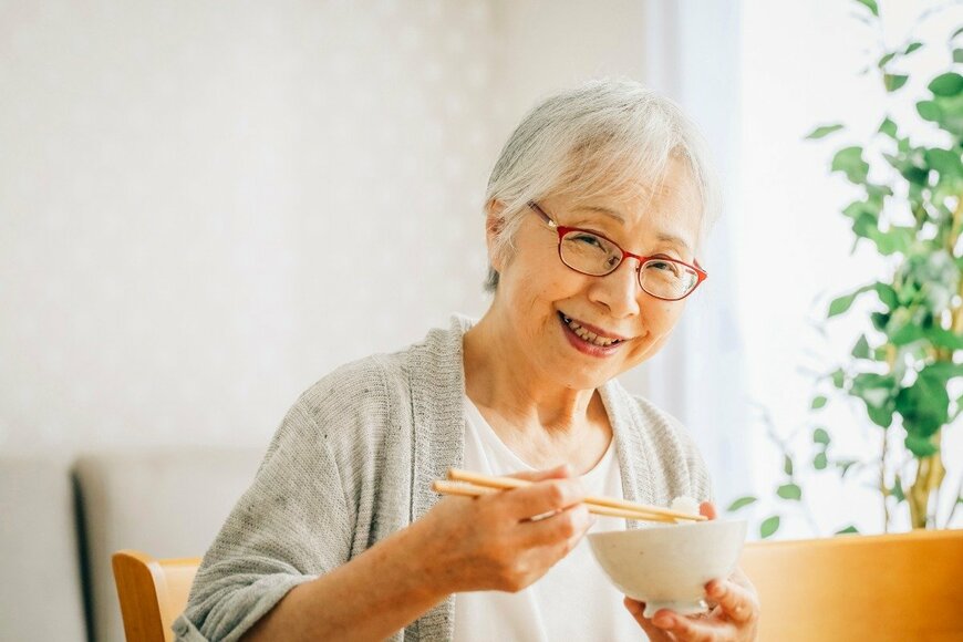 「ふつう」のシニアは年金を月いくらもらってる？「年金はいつからもらえる」のか、受給要件や手続きとは？年金請求書受付から2～3カ月で支給スタートに