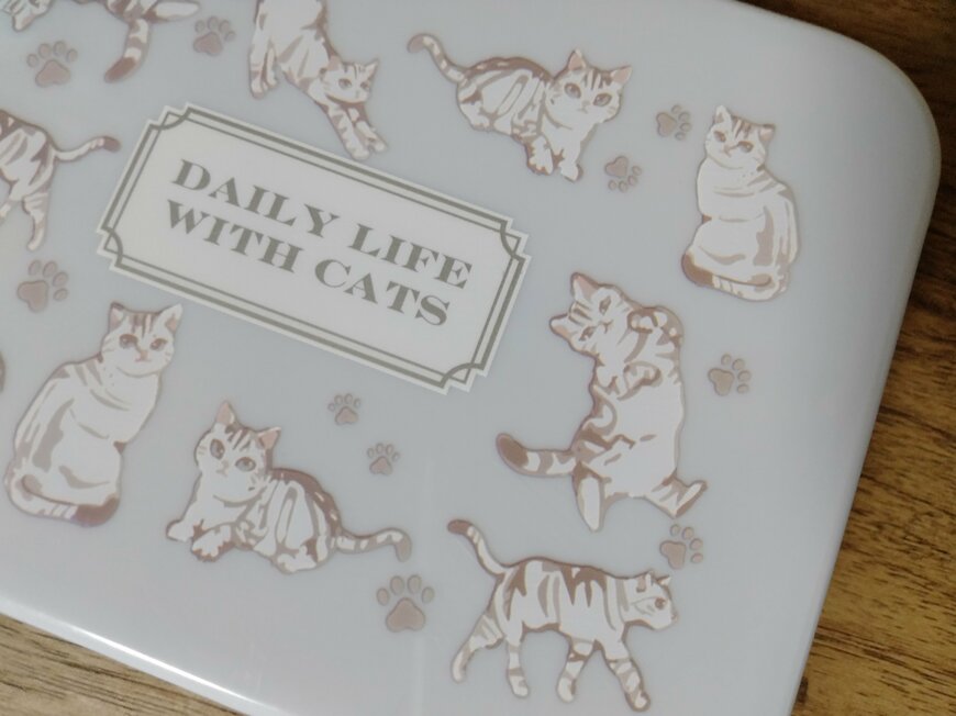 筆者撮影（キャンドゥ、キャットライフ　シールランチ　550ml）