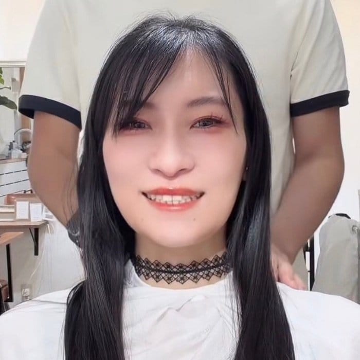 長年伸ばしたスーパーロングヘアの女性がばっさりカット→シルエットが美しいボブヘアに！