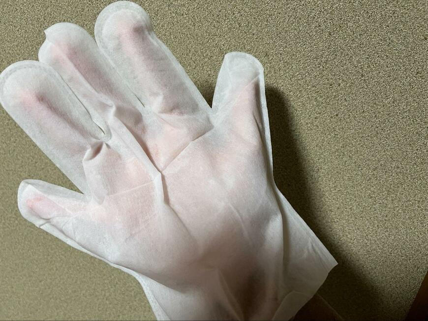 筆者撮影（セリア、HY シャンプー手袋 d）