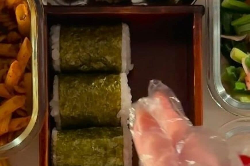 母が「高校生の娘に作る」俵おにぎり弁当　かわいい見た目とおいしそうなおかずが最高すぎる…