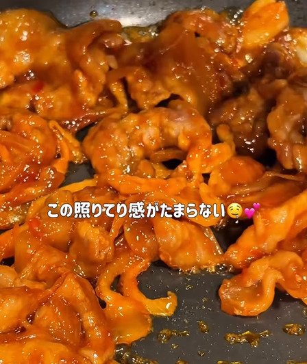 婚約中の彼に贈る【てりてり豚丼弁当】がたまらない…旨辛ダレをまとったお肉とぎゅうぎゅうのおかずに反響