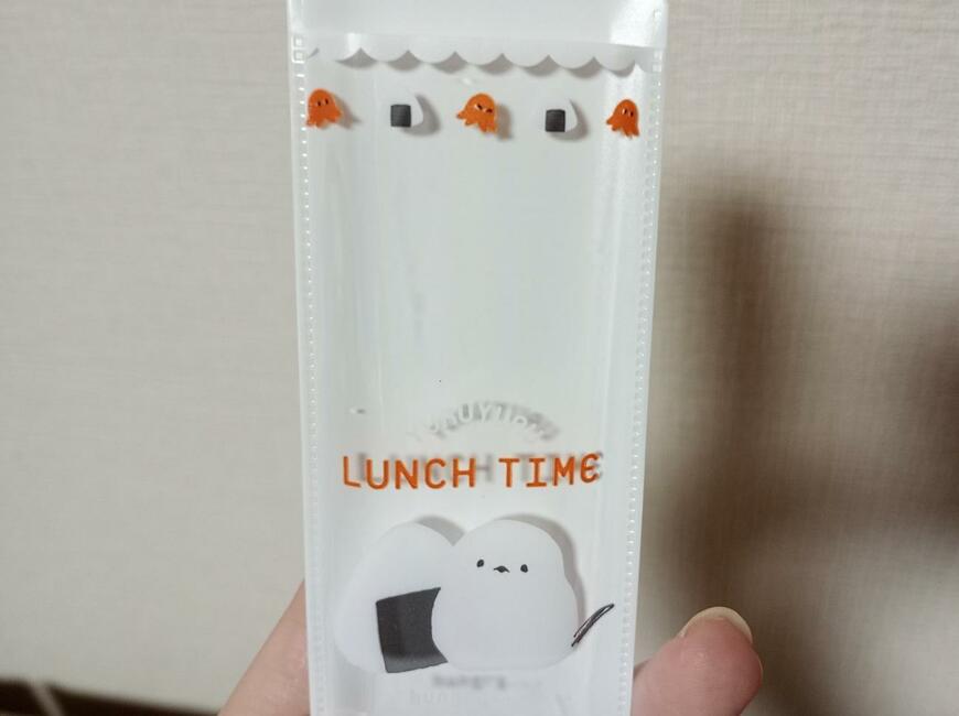 出所：筆者撮影（セリア、ヘアコーム　折込ケース付 シマエナガ）