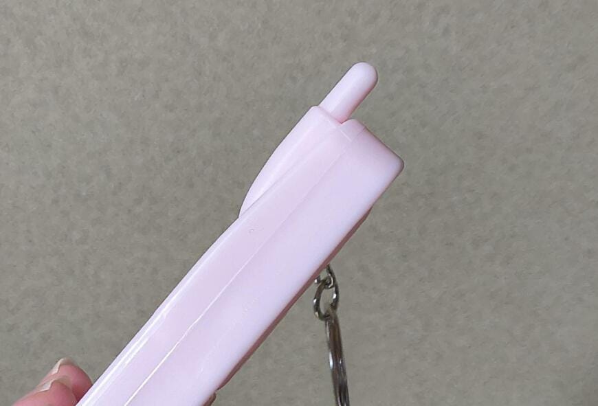 筆者撮影（ダイソー、キーホルダー（携帯））