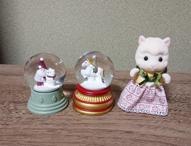 筆者撮影（ダイソー、スノーボール（木馬）・スノーボール（北欧））