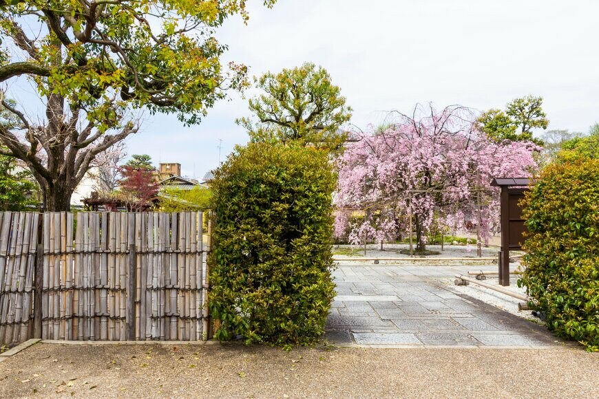 住宅街の中にある庭園