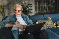 【厚生年金】男性「ひとりで月15万円以上」は何パーセントか。受給予定額を知る方法2選