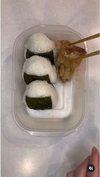 タッパーに詰めるお手軽「油淋鶏弁当」彩り豊かなお弁当にいいねが続々！