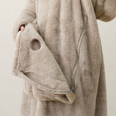 猫ちゃんと一緒にぬくぬく……昨年に即完売したニトリ「ニャンポケ