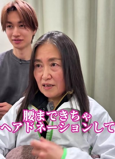 ヘアスタイルの悩みを相談中