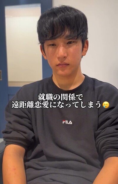 「前髪を上げてるのも見てみたい」と彼女に言われた男性