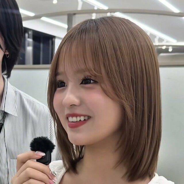 夏に向けてハイトーンヘアカラーに。女性が〈ミルクティーベージュ〉で明るくイメージチェンジ