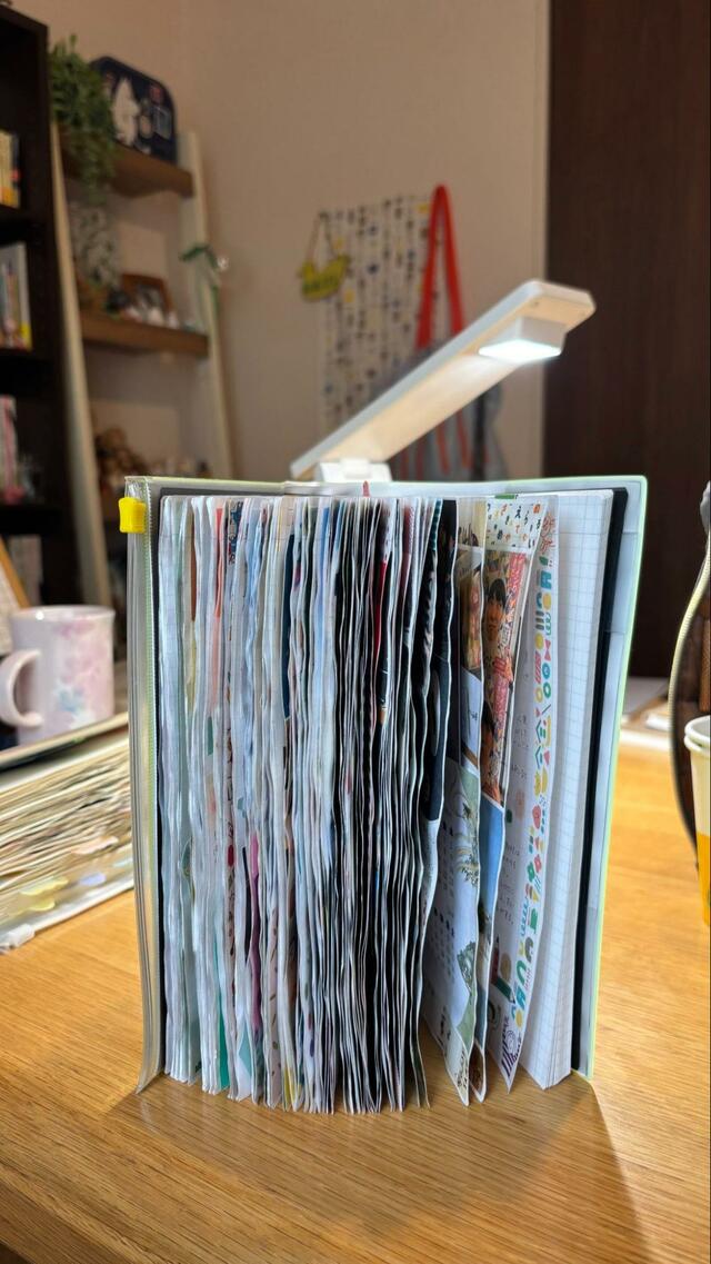 友人と1年半続けた「交換日記」　封筒に入らないほど“膨れた”様子に感動