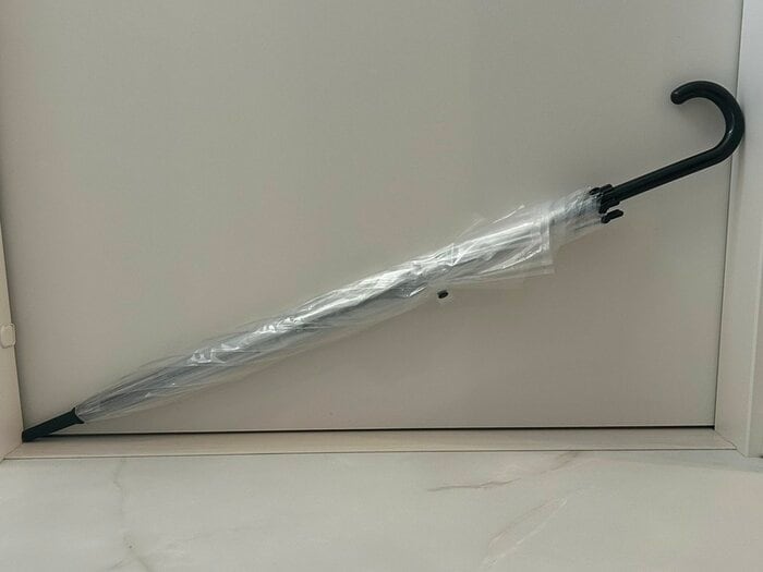 ボタンで留めるタイプの手開き傘