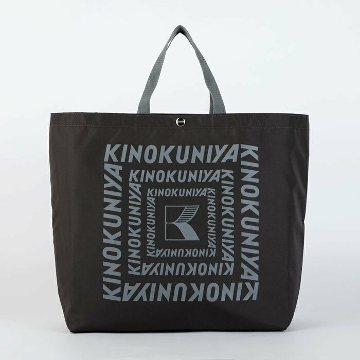 どんなファッションにも合わせやすいベーシックな「グレー×グレー」