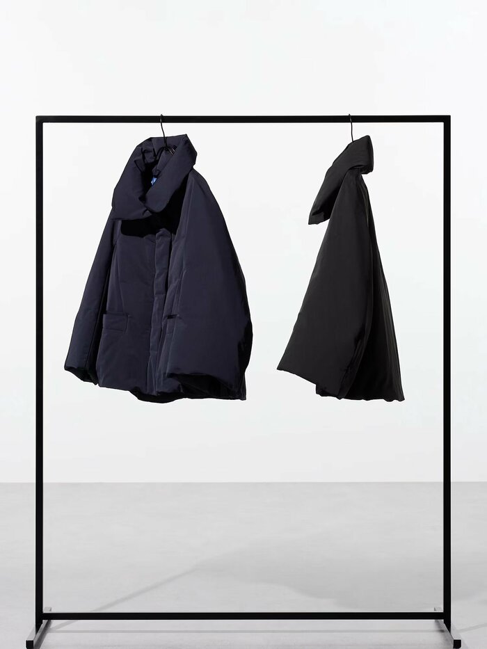 すっきりとしたシルエットで着こなしたい方は「ハイブリッドダウンジャケット」がおすすめ