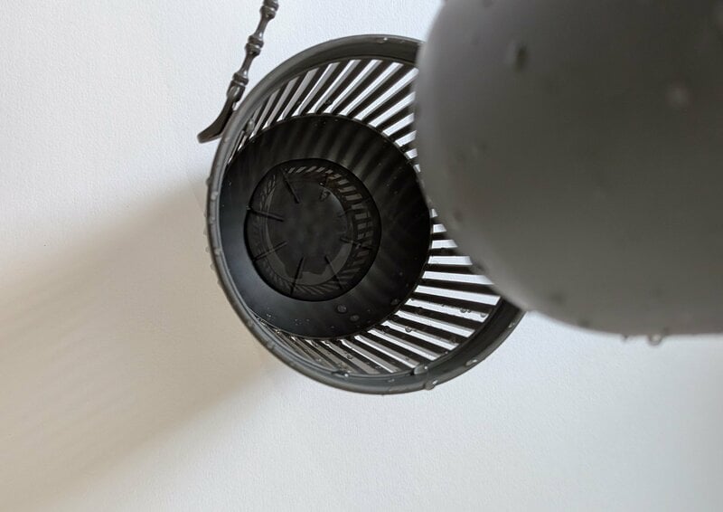 ダイソー　吊り鉢ミニブラック