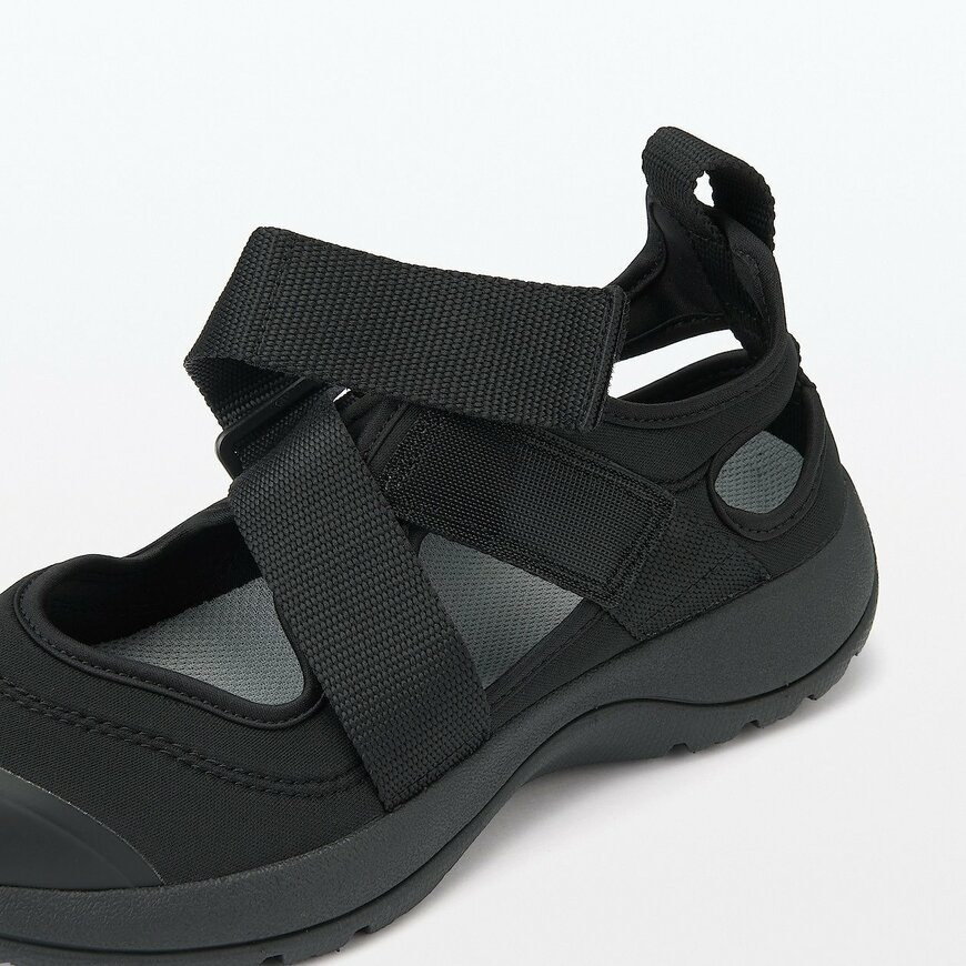 出所：無印良品ネットストア スニーカーサンダル