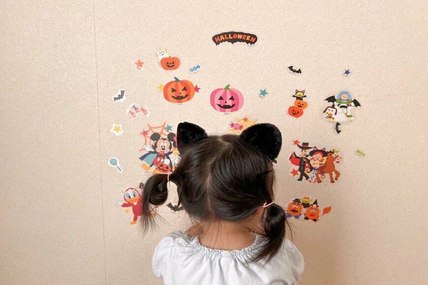 ダイソーで110円「ディズニーのハロウィンステッカー」壁、窓に貼って剥がせて楽しい！