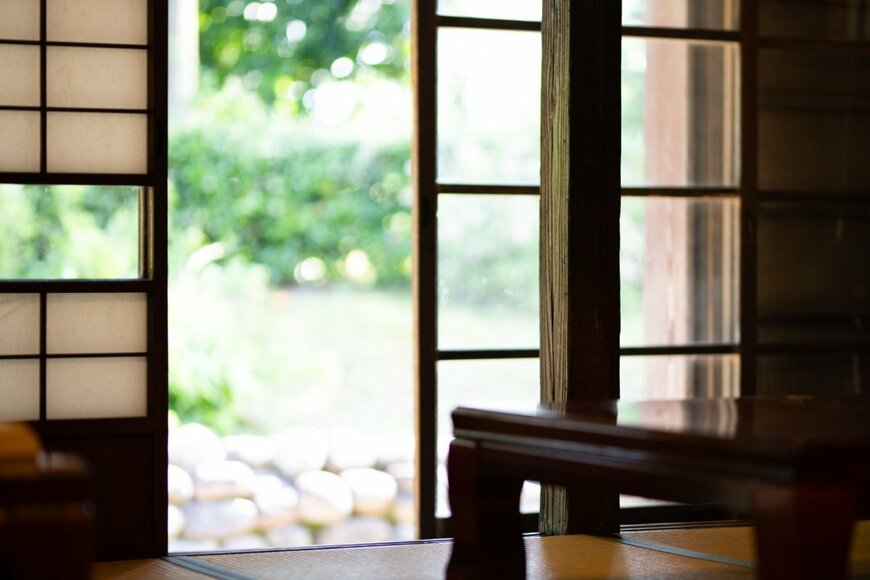 エアコンの配線を通すためにできた隙間　そこを埋めた予想外のアイデアに「シンデレラフィット」