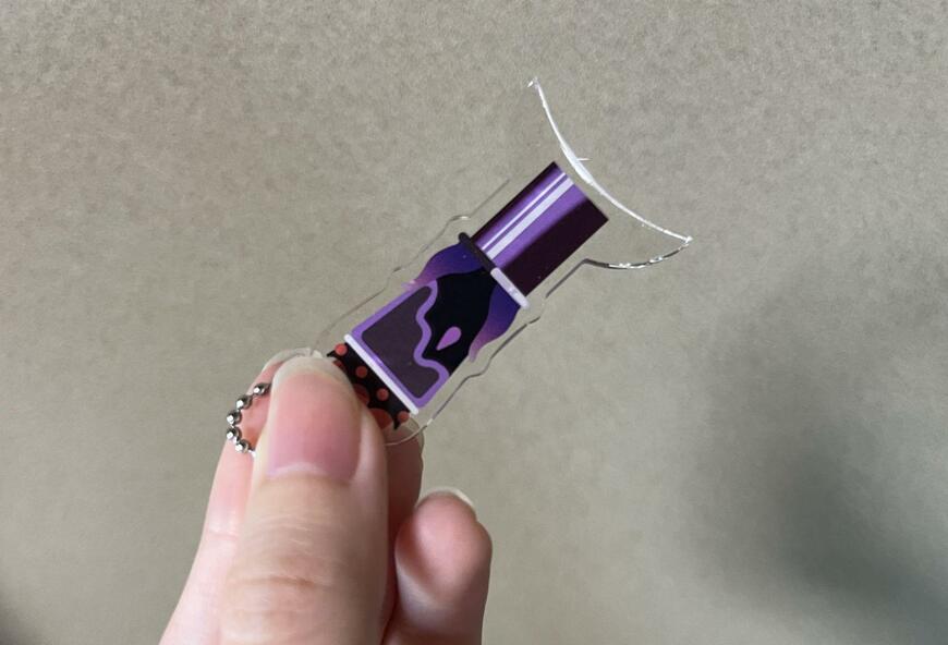 筆者撮影（セリア、缶バッジカバー 香水瓶柄）