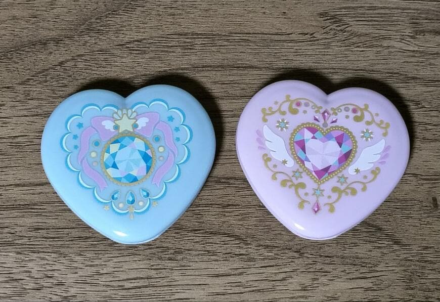 筆者撮影（セリア、ハート型 コンパクトミラー 魔法少女風）