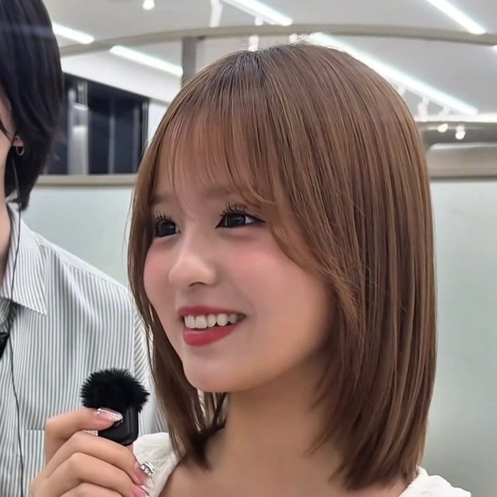 夏に向けてハイトーンヘアカラーに。女性が〈ミルクティーベージュ〉で明るくイメージチェンジ