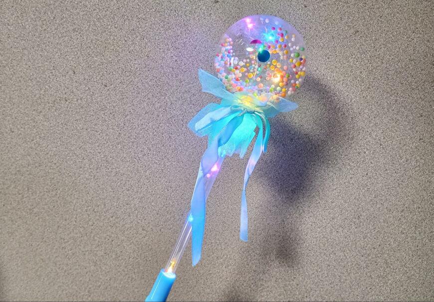 出所：筆者撮影（ダイソー、光るスティック（丸型））