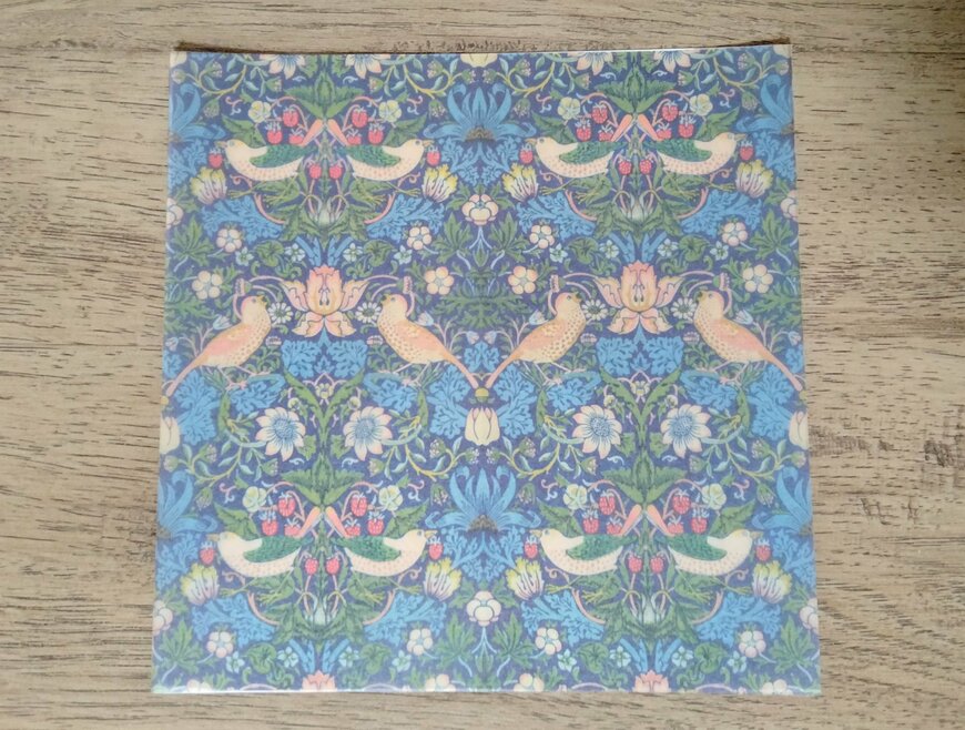 筆者撮影（セリア、デザインペーパー 15P ウィリアム・モリス）