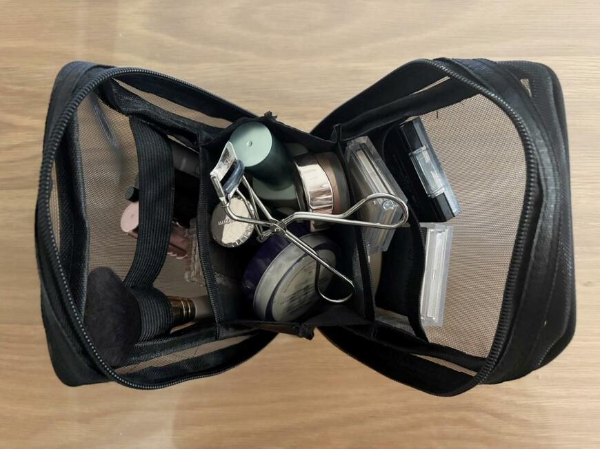 キャンドゥ「メッシュ縦型ポーチ」