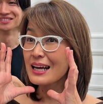 「今のカットが気に入らない」美容師女性が“襟足をシュッと引き締めたショート”で女性らしくスタイルチェンジ