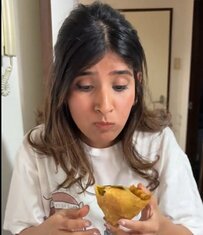 サモサって知ってる？インド人が紹介するインド料理が話題！「そんなに大きいの？」〈これが普通の大きさです〉