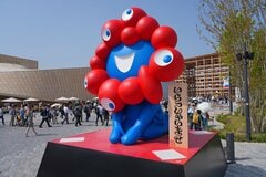 夜空に出現したミャクミャクに笑ってしまう　撮影された想定外の姿に「捕まってる」