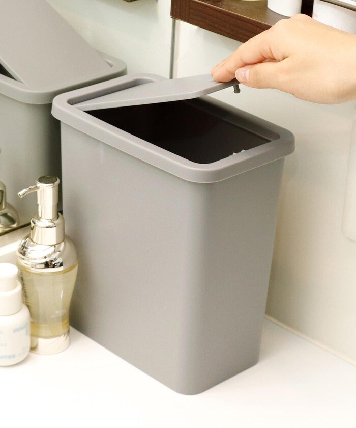 ワンタッチで蓋が開くダストボックス