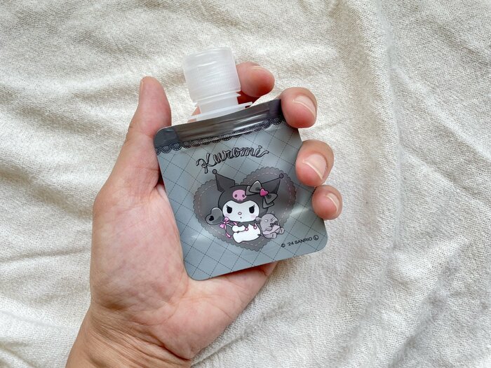 およそ幅70mm×高さ100mm×厚み24mmの手のひらサイズ