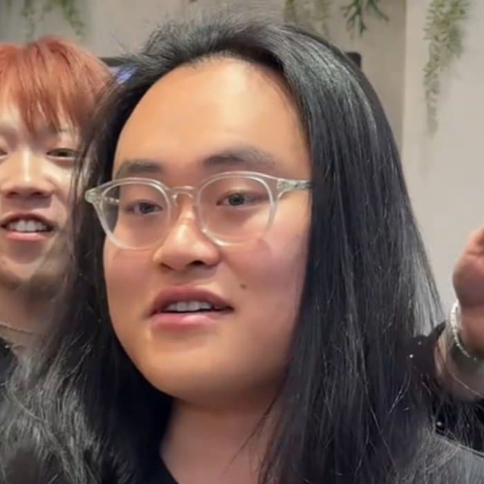 「就活に通る髪型にしたい」ロングヘア男性が5年ぶりのお任せカットで大胆イメチェン！「かっこいい！超似合ってる」「雰囲気変わった」と大反響