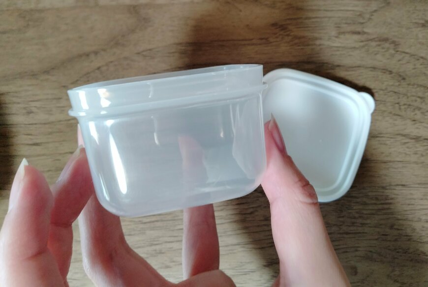 筆者撮影（セリア、シール容器 130ml 2P ウィリアムモリス柄）