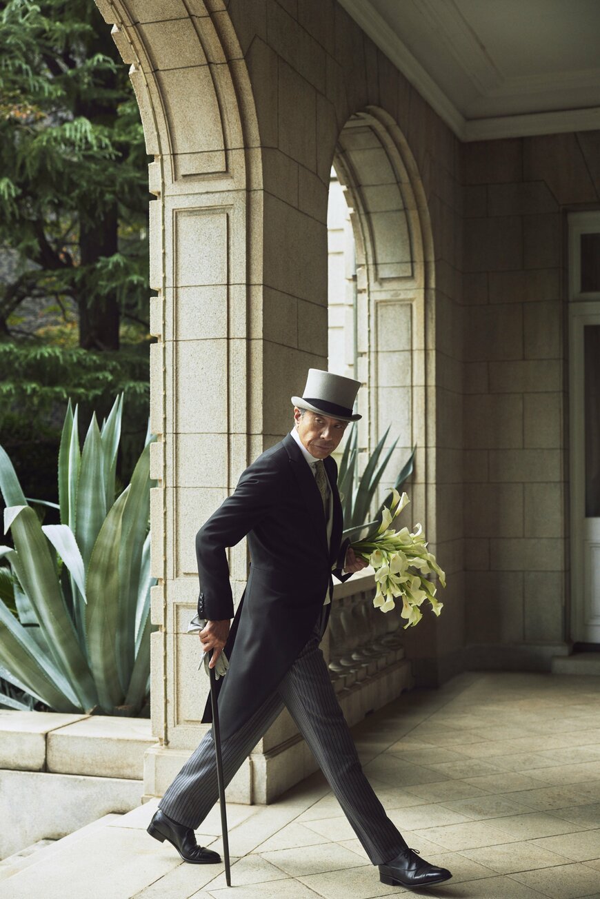 出所：株式会社リクルート「舘 ひろしが『ゼクシィ』で理想の結婚式を形に 舘流ダンディズム健在！ 私服コーデで74歳の花婿姿を披露」 