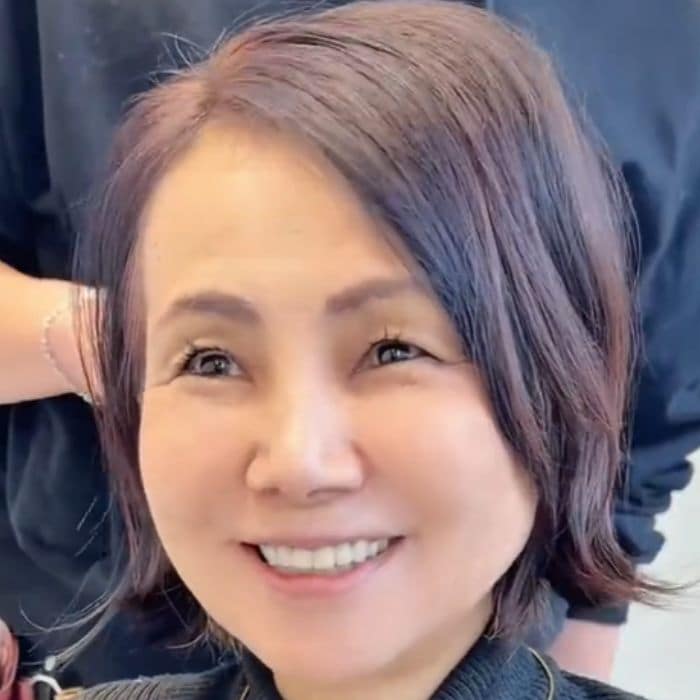 「顔が大きいから小顔に見せたい」国際コンテストのディレクターを務める66歳マダムがショートで大胆イメチェン！「カッコいい」「若く見えてきれい」と大反響