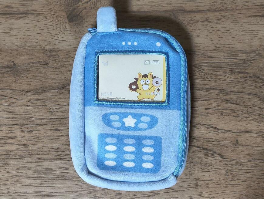 筆者撮影（ダイソー、Y2K携帯ポーチ）