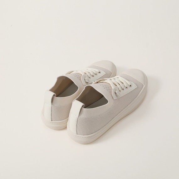 出所：ニトリ公式　低反発ソールフィットスニーカー（ベージュ）