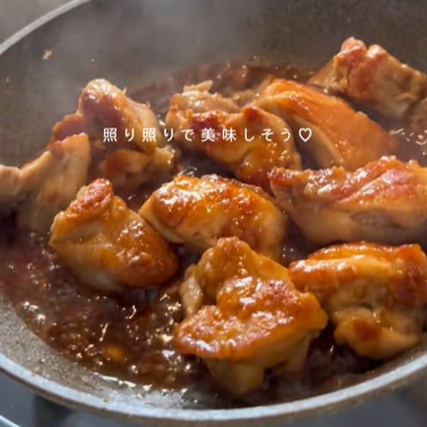 妻が作るフワフワ炒り卵と照り焼きチキンの「テリタマ弁当」　夫の大好物の〈人参の和風サラダ〉に愛を感じる