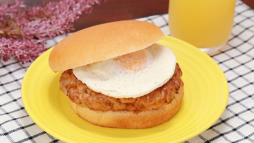 目玉焼き風オムレツが秋らしい