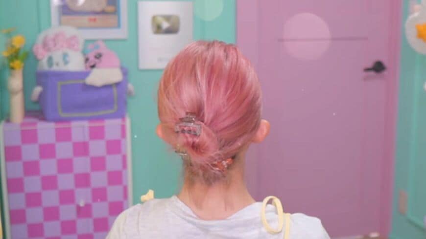 「丸めて留める」お団子ヘアアレンジが完成