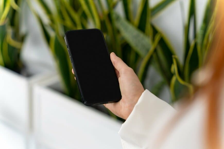 二人以上の世帯の「通信費」は1ヶ月1万1780円