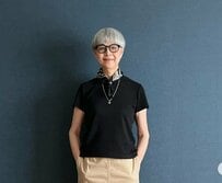 【70代マダム】が“UNIQLOの黒Tシャツ”を着こなす！秋めく上品コーデに絶賛の声が続々