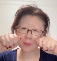 「まさに芸術」56歳が海外で人気の「クライベイビーメイク」に挑戦！想像以上の変身を遂げる動画に「絵もきっと上手ですね」約8100回再生