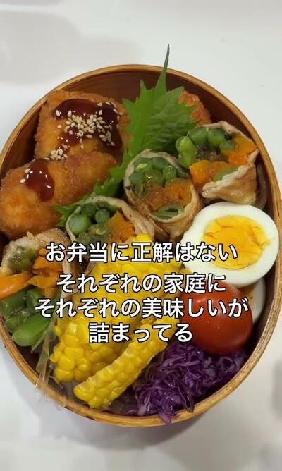 ご飯が見えないほどおかずを重ねた完成のお弁当