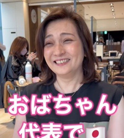 おでこのシワを気にする女性が前髪を作ると…まさかの仕上がりに衝撃！